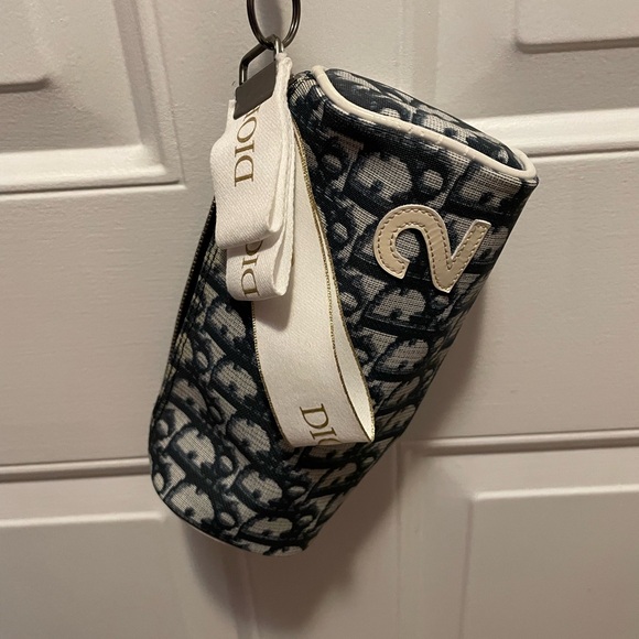 Dior TROTTER 2 bag  authentic with free chain and Dior ribbon bag charm - Picture 2 of 11